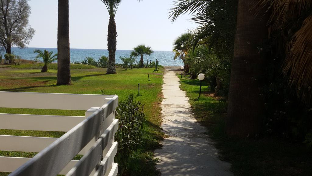 Sandy Beach Apartment 3 Voroklini Bagian luar foto